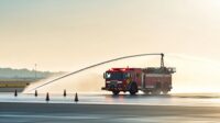 Flughafenfeuerwehr als Werkfeuerwehr bei einem Training