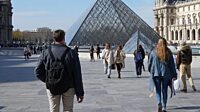 Louvre paris ueberfall Überfall und Diebstahl im Louvre in Paris
